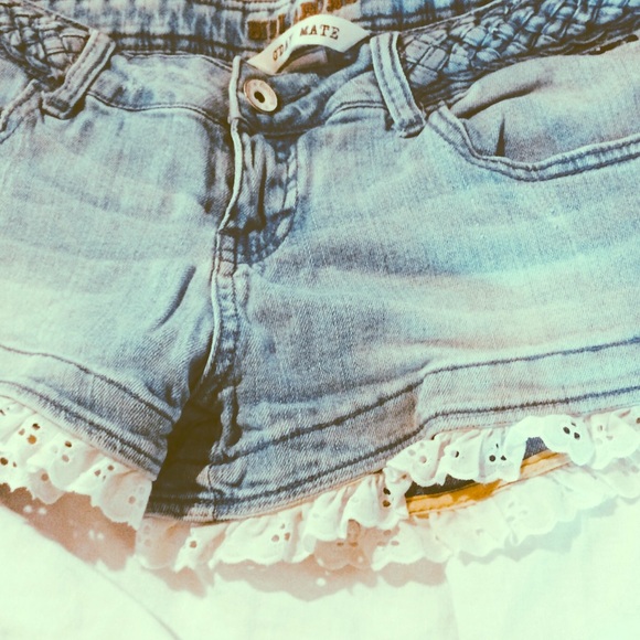 ✨Billabong size 3 Jean wash shorts eyelet lace