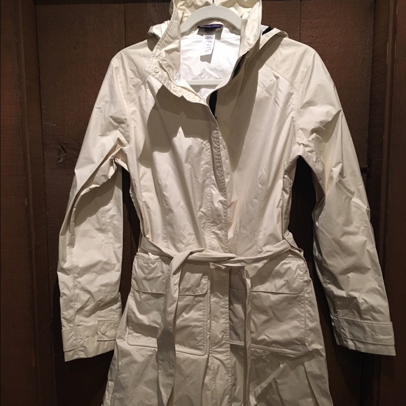 White PATAGONIA trench coat, waterproof