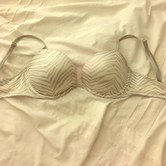 Victoria's Secret push up plunge bra - Picture 1 of 3