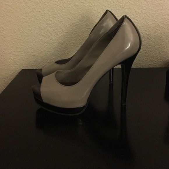 BCBG heels - Picture 1 of 3