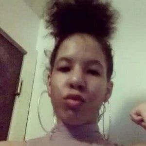 Meet your Posher, Alyssaa