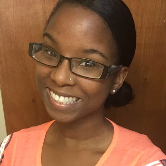 Meet your Posher, Andrea