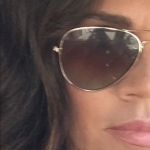 Meet your Posher, Mia