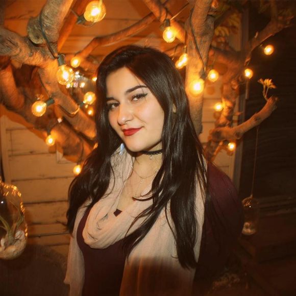 Meet your Posher, Manda - Picture 1 of 1