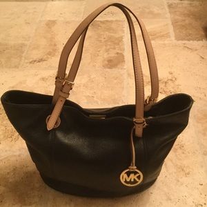 AUTHENTIC MICHAEL KORS JET SET TOTE