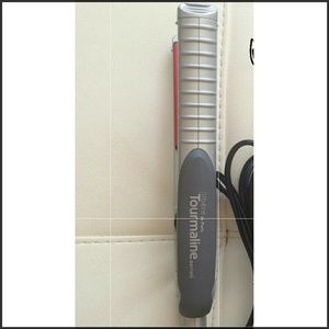 Jilbere tourmaline flat iron