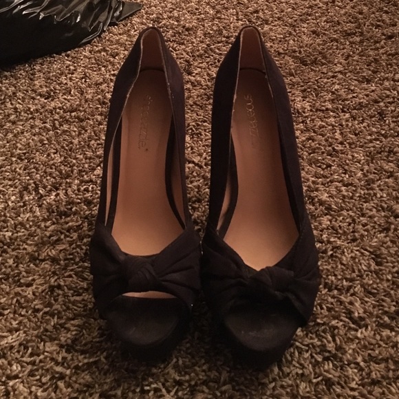 Black high heels - Picture 1 of 2