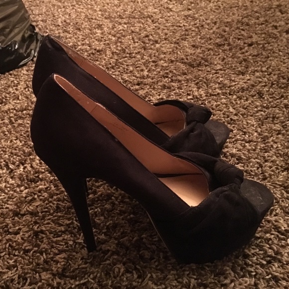 Black high heels - Picture 2 of 2
