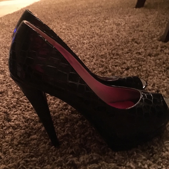 High heels - Picture 2 of 2