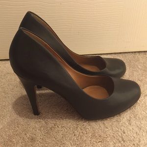Aldo size 9 black pumps.