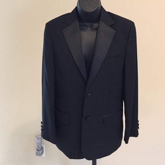 ⚽️Boys Oleg Cassini tuxedo, worn once