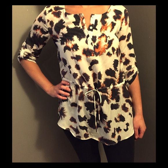 Distorted leapordprint top