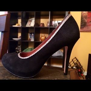 New in box Corso Como black pumps