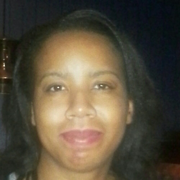 💎 Meet your Posher, Linda 💎 - Picture 2 of 4