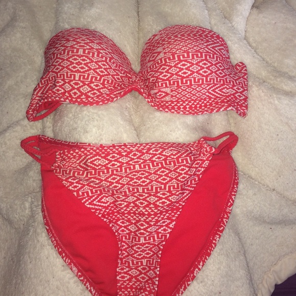 Pink strapless bikini