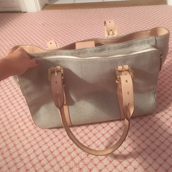 Bag with computer pocket and several other pockets