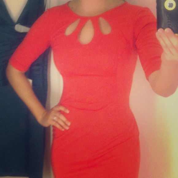 NWT Coral dress with tear drop cutout. Size 6