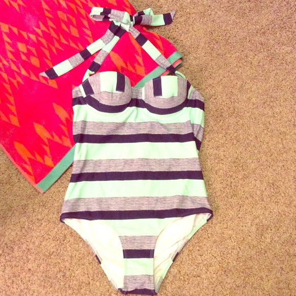 ❗️🎉 Vineyard Vines OnePiece Swim suit