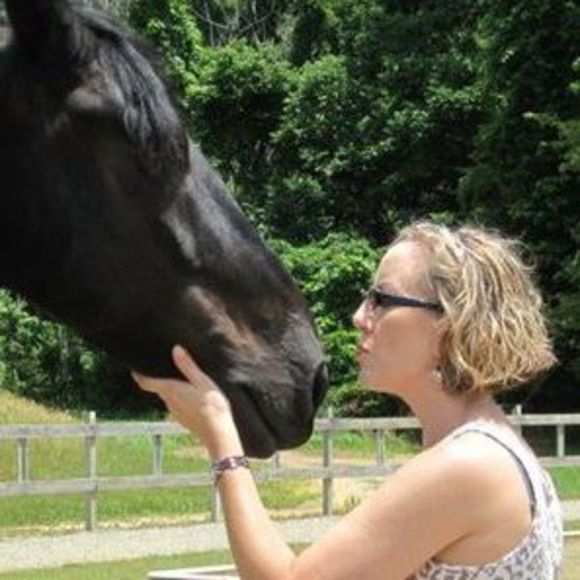 Meet your Posher, Laura - Picture 1 of 1