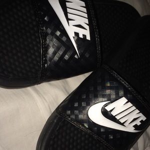 women's nike slides. size 8