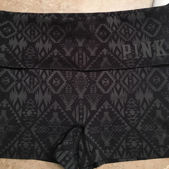 Medium PINK yoga shorts - Picture 1 of 4