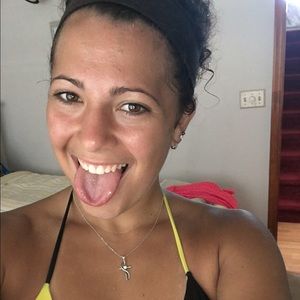 Meet your Posher, Olivia