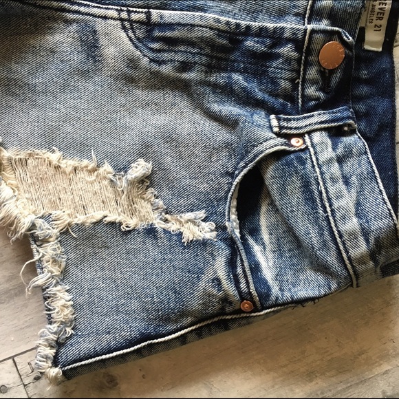 Distressed Shorts - Picture 3 of 4