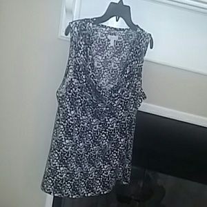 Sleeveless scoop neck top