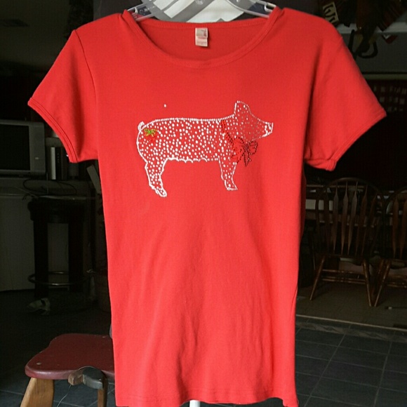 Red shirt so cute