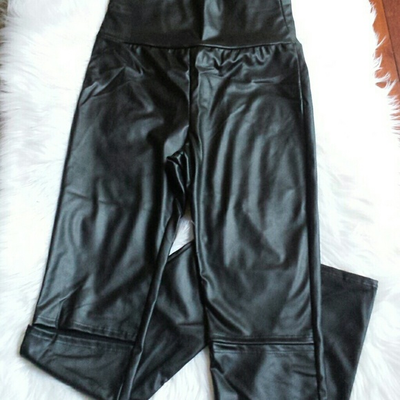 *JUST IN AND OMG BEAUTIFUL*Faux Leather Leggings - Picture 4 of 4