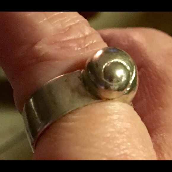 Unique Sterling Shell Ring - Picture 2 of 3