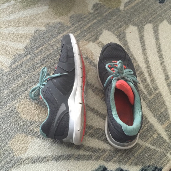 Fila sneakers - Picture 2 of 3