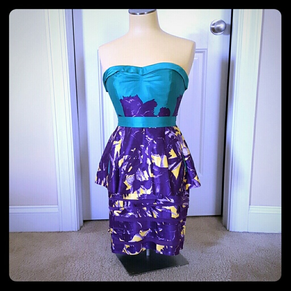 BCBGMaxAzria Dresses & Skirts - Strapless BCBG Dress