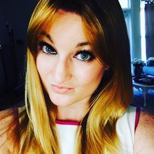 Meet your Posher, Elise