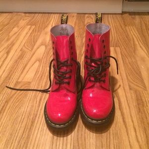 Doc Martens in RED PATENT LEATHER