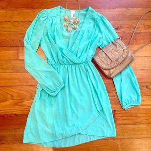 Long sleeved Aqua dress! 💙