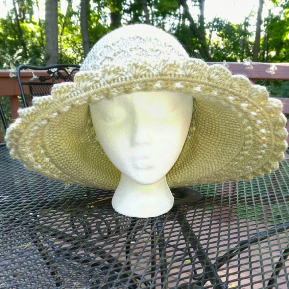 Crochet floppy hat