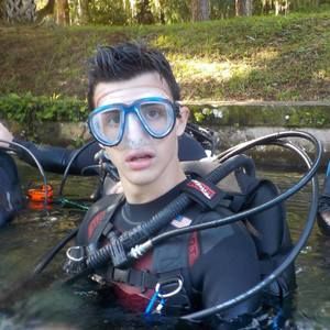 Meet your Posher, Devin