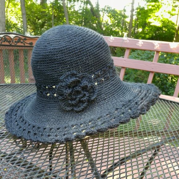 Crochet floppy hat.