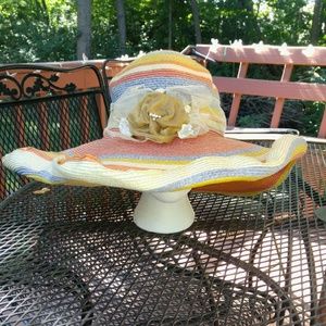 Boutique well made, stunning floppy hat