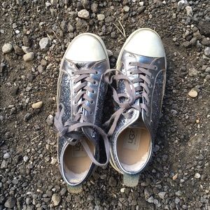 Women's Ugg sparkle shoe