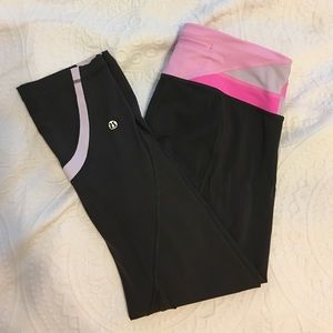 Lulu inspire running crops! Size 6!