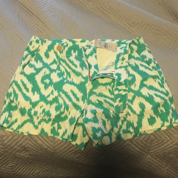 Ann Taylor Loft patterned shorts - Picture 1 of 3