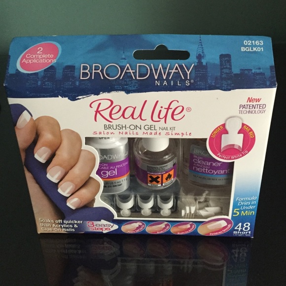 Brush on gel nail kit