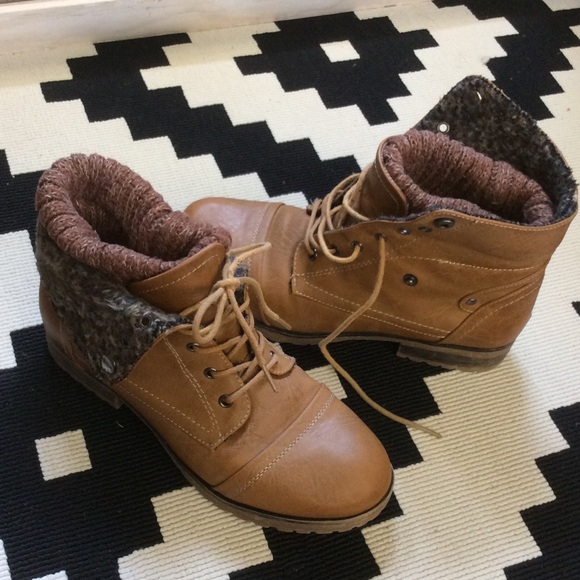 Lightly USED Nor'wester Boot in Tan - Picture 4 of 4