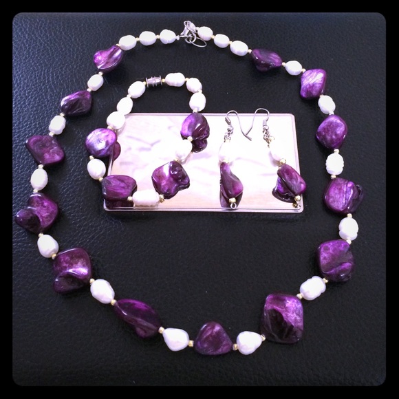 Pearl necklace with purple stones