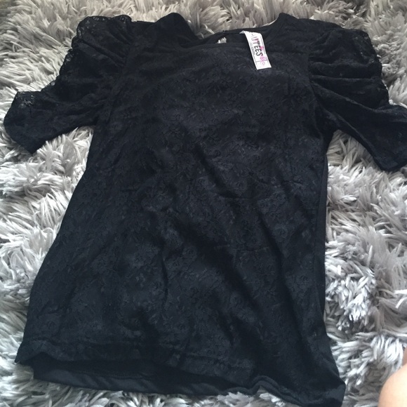 Black top - Picture 2 of 2