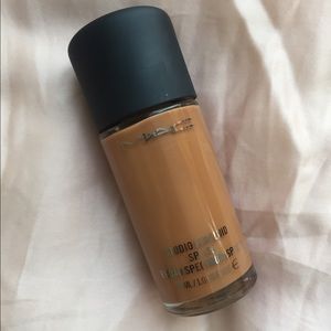 MAC Studio Fix Fluid in NC 50