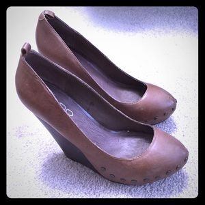 Women's Aldo Size 38 Brown Studded Wedge