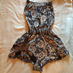 Lace-patterned romper